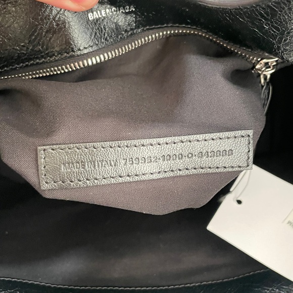 Balenciaga Medium Le Cagole Leather Tote NWT - Picture 10 of 16